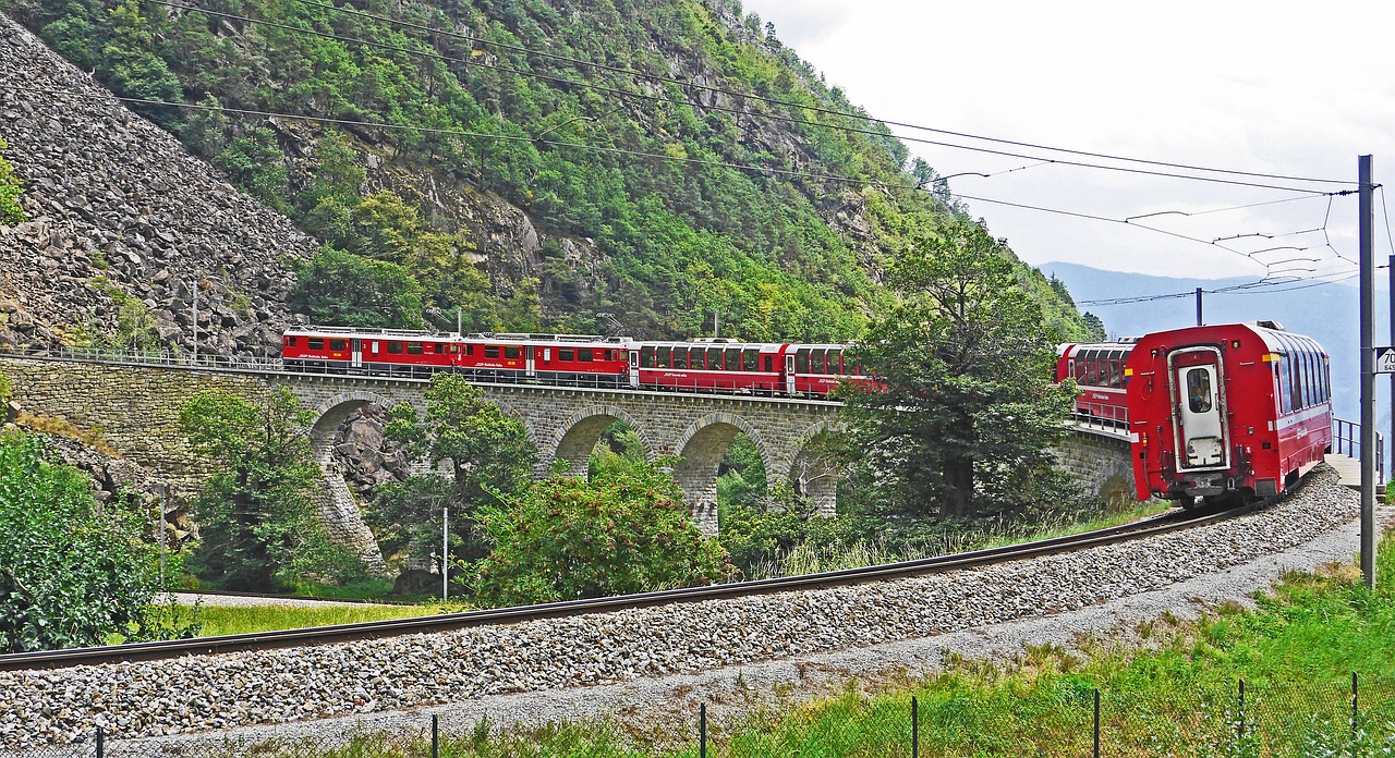 bernina-railway-1504723_1280